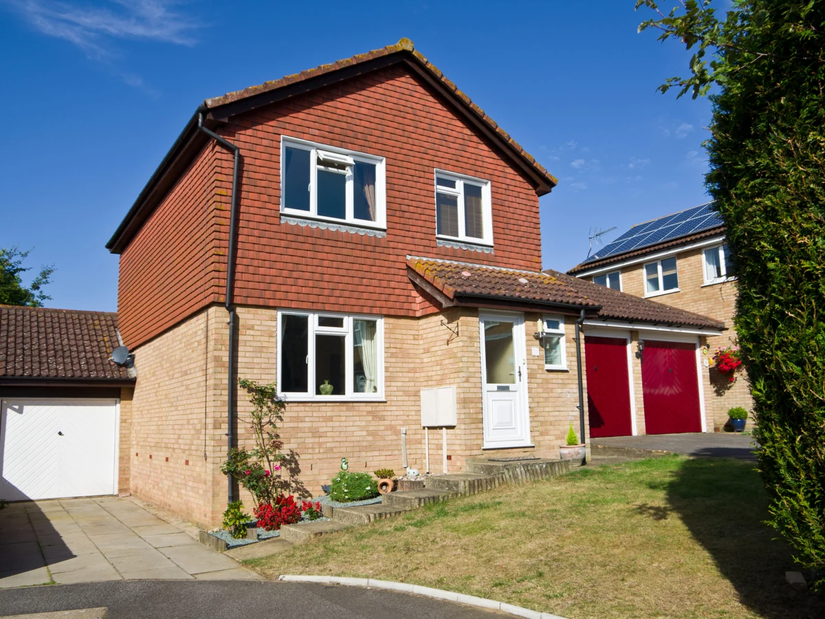 exterior-painting-detached-red-brick-chesterfield-decorators Exterior painting of detached red brick house in Bolsover by Chesterfield Decorators, professional painters