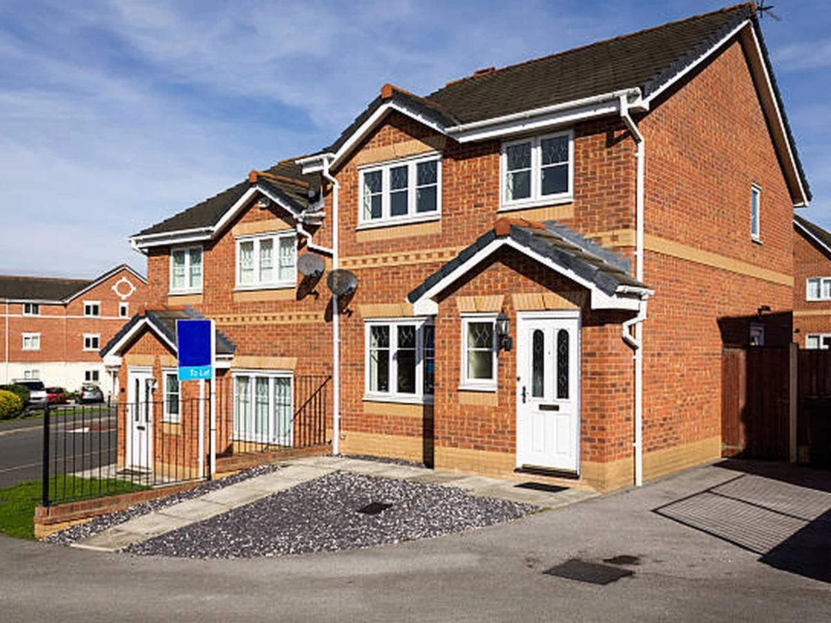 exterior-painting-red-brick-semidetached-chesterfield-decorators Exterior painting on a red brick semi-detached in Somercotes by Chesterfield Decorators
