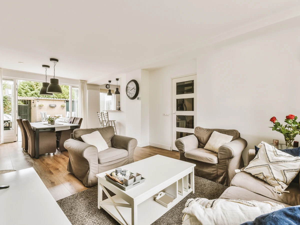 living-room-painting-open-plan-living-chesterfield-decorators Open-plan living room painting in Walton Chesterfield by Chesterfield Decorators